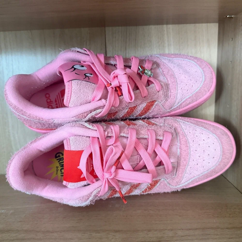 The Grinch - Cindy Lou Who sz 9  Adidas Forum Low Sneaker Suede Pink Christmas